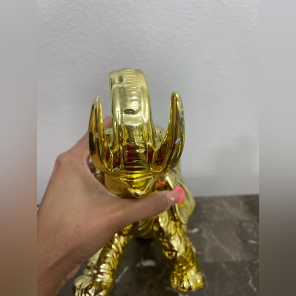 Gold Elephant Figures (Set of 3) - Picture 7 of 15